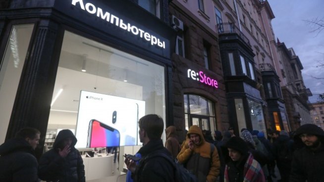 За седмици iPhone в Русия поскъпна с до една трета