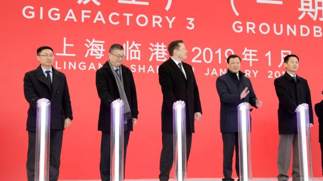 Tesla: Не се притесняваме от търканията между САЩ и Китай