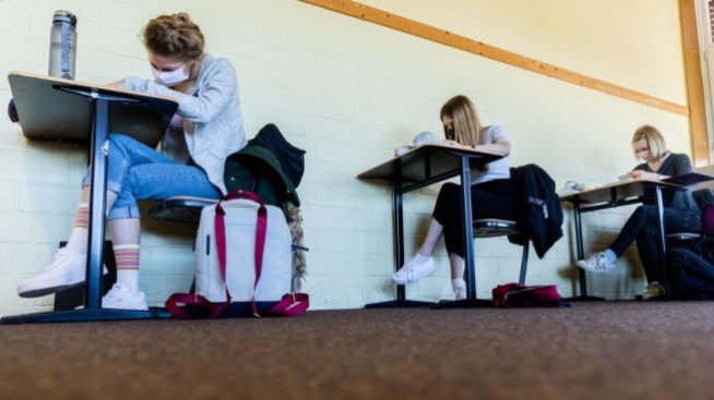 Дистанционно обучение на учениците за три седмици може да овладее пандемията