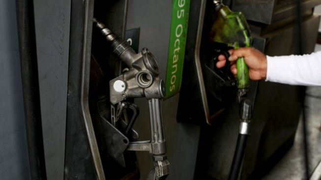 С една средна заплата в България могат да се купят  454 л бензин