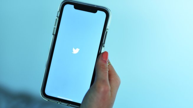 Мъск иска да знае имената на служителите, следящи ботовете в Twitter