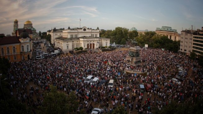 "Галъп": 50,5% от българите не одобряват свалянето на правителството