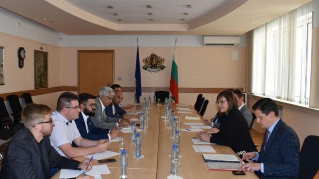 Нинова: Колективните искове за обезщетения ще са безплатни за потребителите