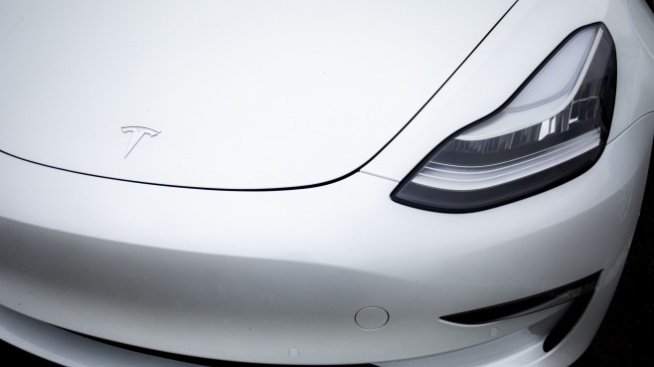 Tesla не си взима поука от делото за расова дискриминация
