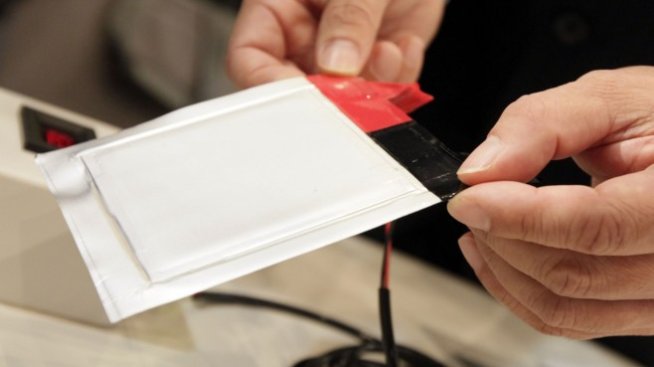 Mercedes влиза в световната надпревара за разработване на твърдотелни батерии