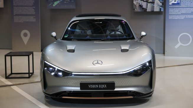 Mercedes понижи перспективите за рентабилността след срив на печалбата