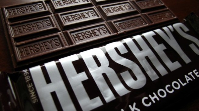 Един от най-големите американски производители на шоколад посяга към снаксовете