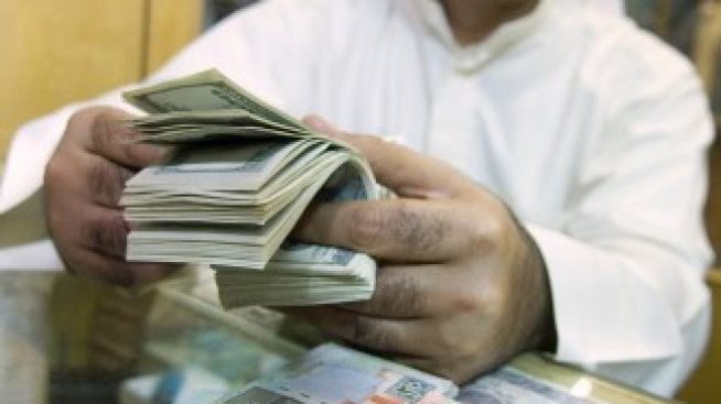 Кувейт ще изкупи дългове за милиарди долари на гражданите си, анулирайки лихвите