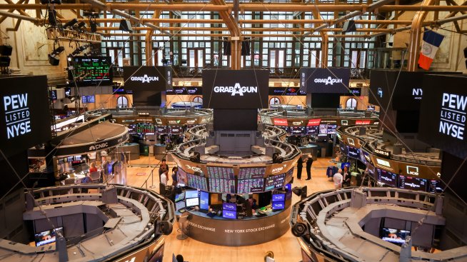 S&P 500 се покачи до нов рекорден връх*