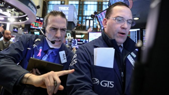 Dow изтрива близо 200 пункта в напрегнато очакване на корпоративните отчети*