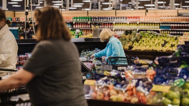 Търговията на дребно в България се възстановява леко през януари