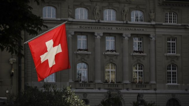 Швейцарската централна банка държи на отрицателните лихви