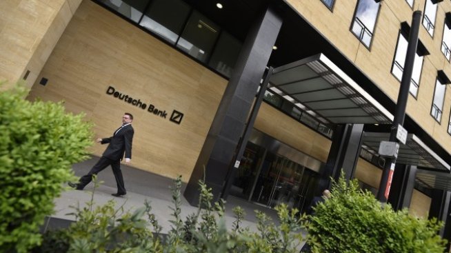 Тримесечната печалба на Deutsche Bank се сви до 18 млн. евро
