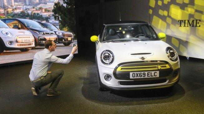 BMW заплашва да премести производството на MINI при твърд Brexit