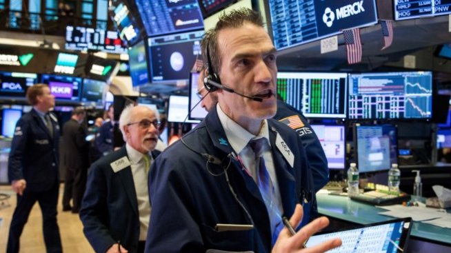 Слабите данни за търговията на дребно помрачиха настроенията на Wall Street*