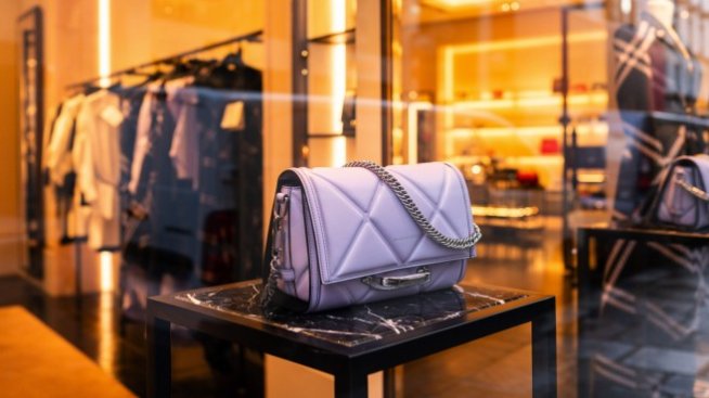 Пазарът на луксозни стоки в Китай преживя бум, но глобалната картина е плачевна