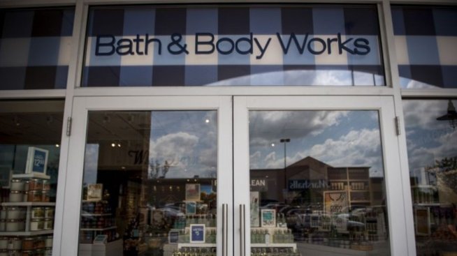 Собственикът на Victoria's Secret се разделя на две