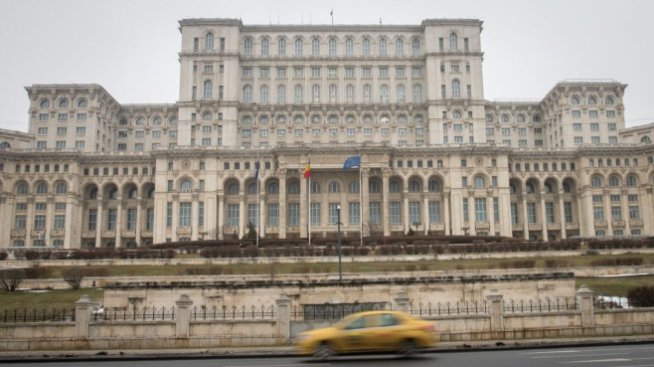 Политическите спорове в Румъния са поредната заплаха за спасителния план на ЕС