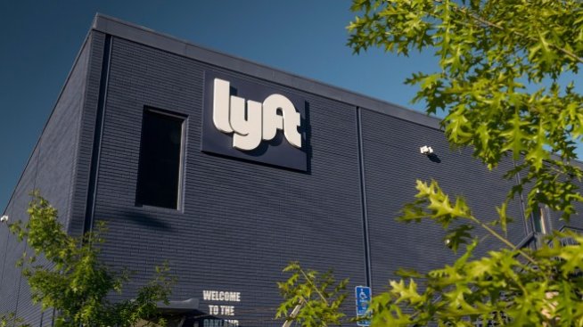 Uber и Lyft ще возят американците безплатно за ваксинация