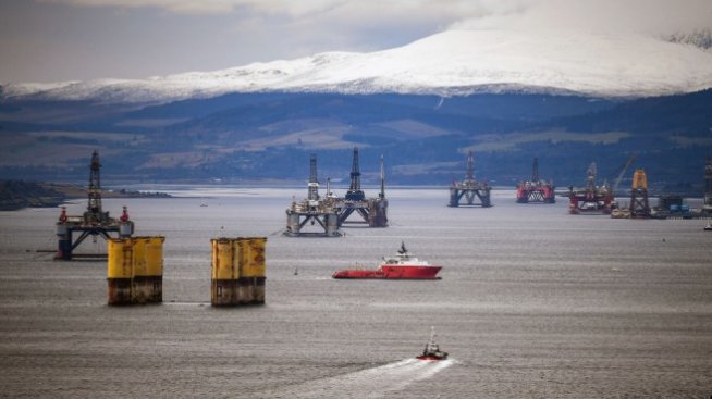 Петролът е напът да отбележи най-големия си седмичен ръст от месеци*