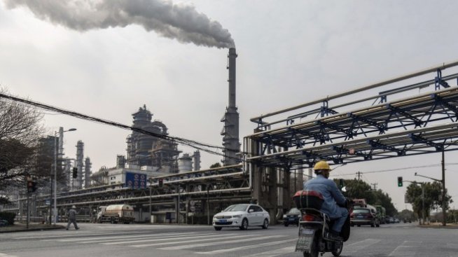 Опасенията за търсенето понижават цената на петрола*