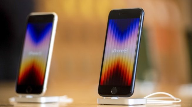 Apple ще свие производството на iPhone и AirPods