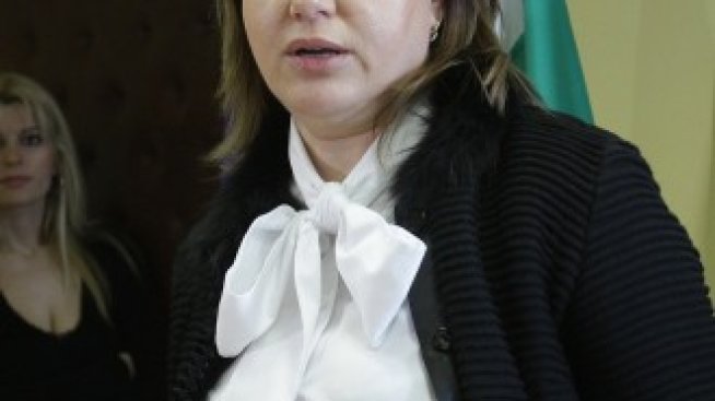 Неочаквана обществена защита за шефката на здравната каса 