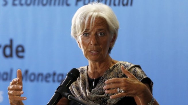 Рисковете пред глобалната икономика растат, предупреждава МВФ