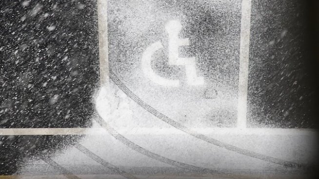 Парични помощи за хората с увреждания без индивидуална оценка предлага МТСП