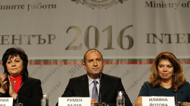 Bloomberg: И Радев, и Цачева подкрепят свалянето на санкциите срещу Русия