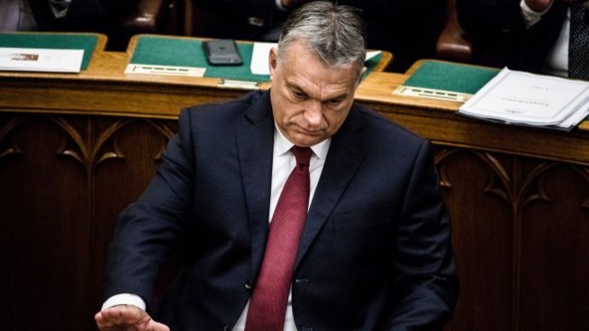 Може ли пандемията да свали от власт Виктор Орбан?