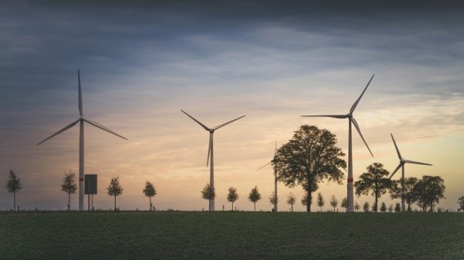 България планира да увеличи капацитета на ВЕИ с над 2,6 GW до 2030 г.