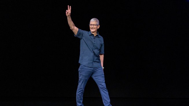 Тим Кук има важна задача извън Apple &ndash; да помага за възстановяването на Nike		