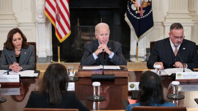 Администрацията на Байдън бърза да изготви регулации за енергийните стимули