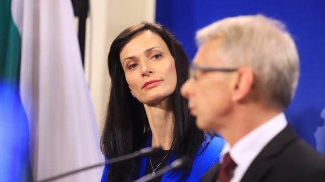 Има ли все още шансове за кабинет между първите две партии?