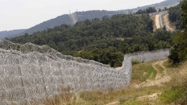 Парламентът реши оградата по границата да се ремонтира без обществена поръчка