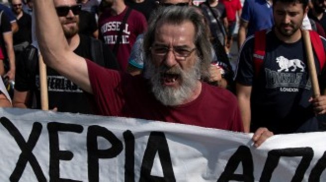 Гърция е парализирана от нова стачка срещу реформа в трудовото законодателство