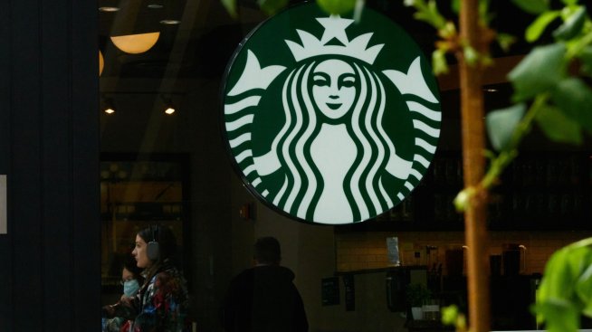 Резултатите на Starbucks се разминаха с очакванията след слабо представяне в САЩ