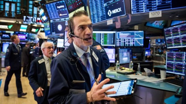 Dow започва трети пореден ден на червено*
