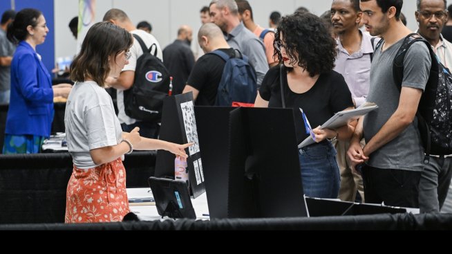 Канада изненадва с два пъти повече от прогнозираните нови работни места през юли