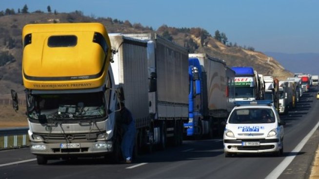 КЗП забрани продажбата на опасни устройства за светлинна сигнализация за коли