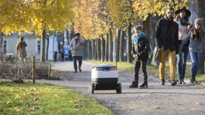 Добър ден. Аз съм Вашият робот. С Вашите покупки!
