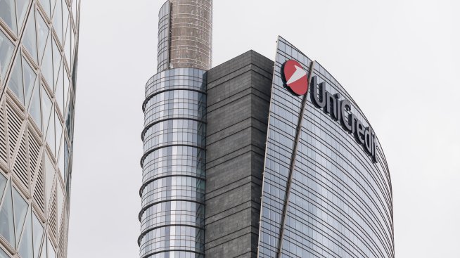 UniCredit увеличава дела си в гръцката Alpha Bank до 29,5% след разрешение от ЕЦБ