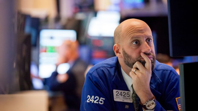 Tesla и Apple поведоха спадовете на Wall Street след нови големи разпродажби