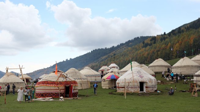 Юрти предлагат на все повече унгарци евтино бягство от кризата с издръжката за живот