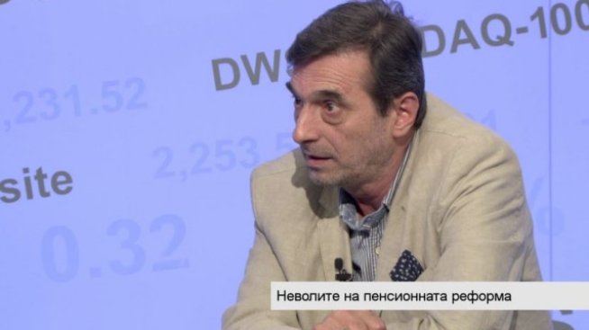 Д. Манолов: Оставена на един крак, пенсионната система ще катастрофира