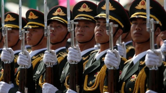 Защо Китай плаща на войниците си, за да напуснат армията?