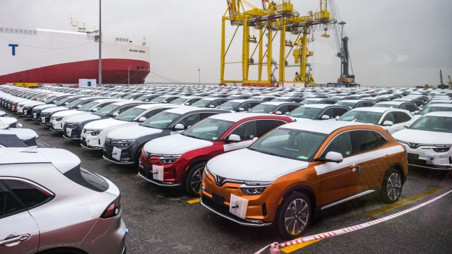 Виетнамската VinFast достави първите си 45 електромобила на американските шоуруми