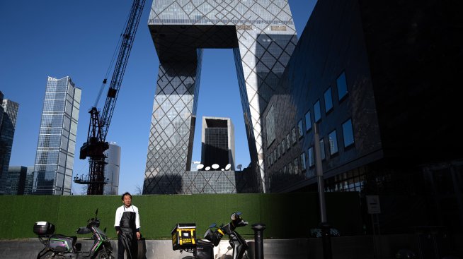 Дефлацията в китайските фабрики отслабва, но не достатъчно