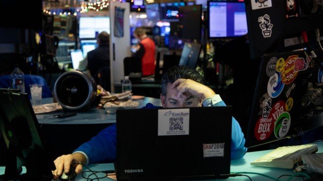 Технологичните акции поведоха спадовете на Wall Street